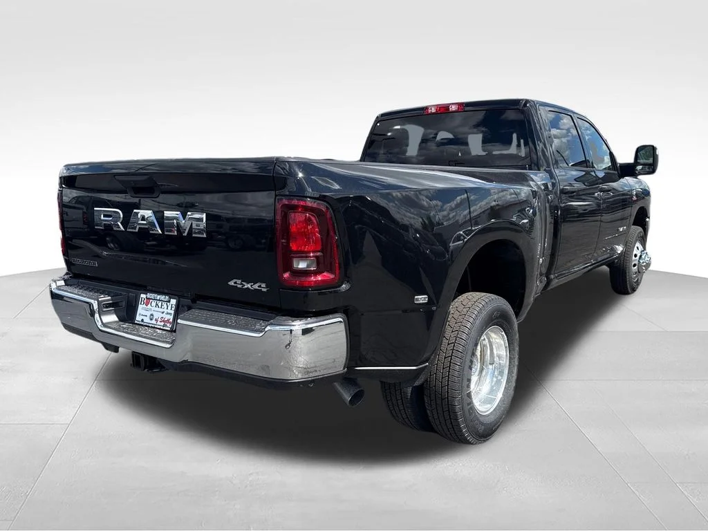 New 2026 Diamond Black Crystal Pearl-Coat Exterior Paint RAM BIG HORN image 3