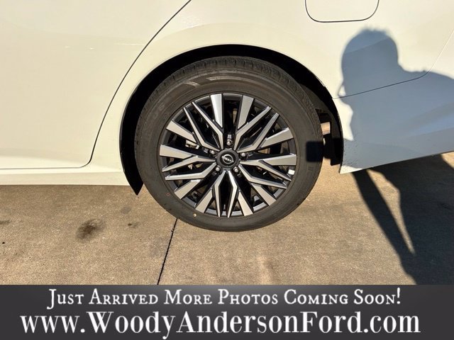 Used 2025 White Nissan 2.5 SV image 7