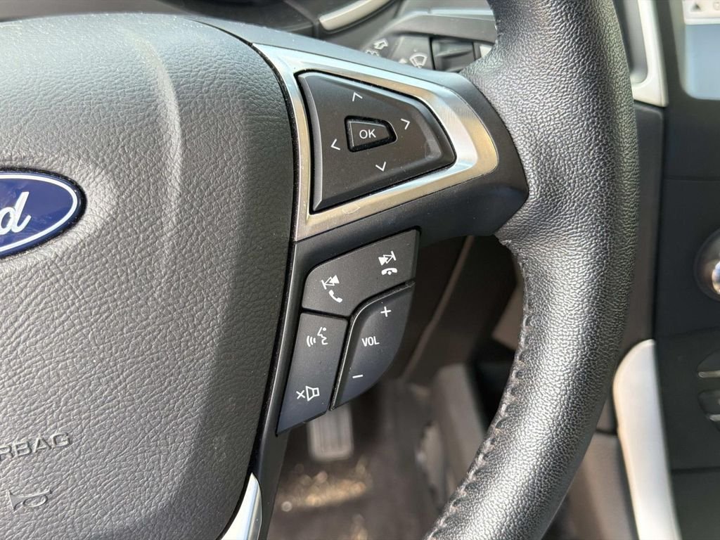 Used 2019 White Ford SEL image 23