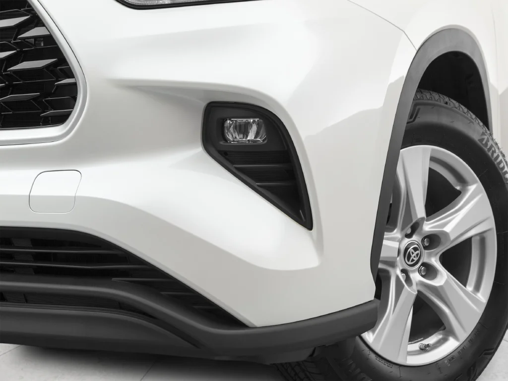 Used 2020 White Toyota XLE image 60