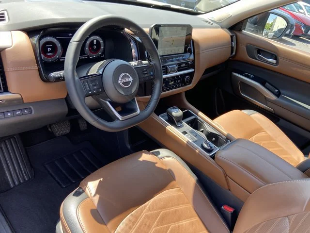 Certified Used 2024 Pearl White Tricoat/Super Black Nissan Platinum image 23