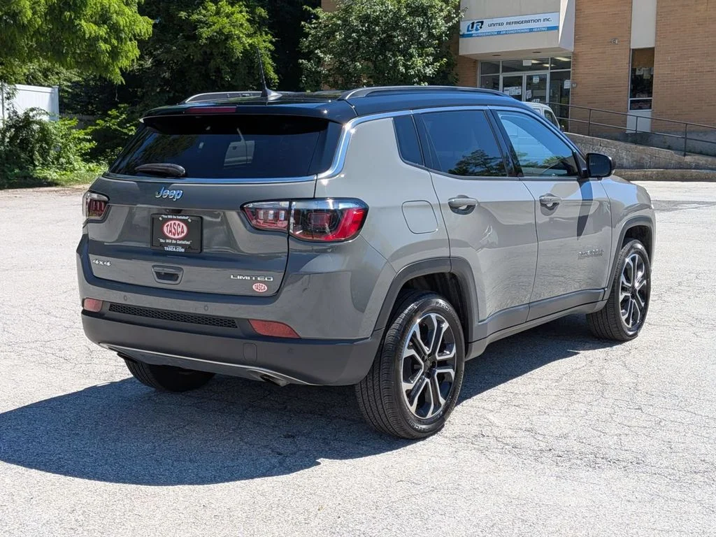 Used 2023 Gray Jeep Limited image 3