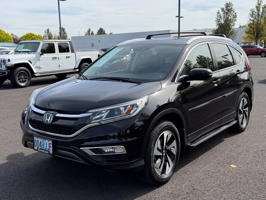 Used 2016 Crystal Black Pearl Honda Touring image 4