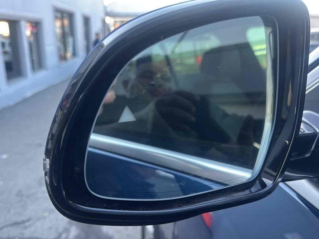 Used 2020 Blue BMW xDrive40i image 30