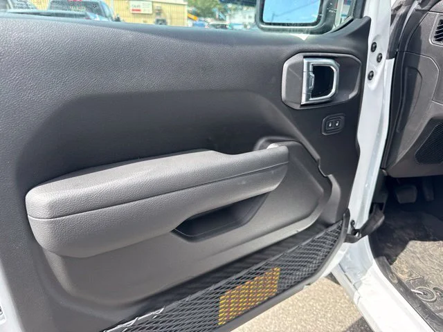 New 2026 Bright White Clear-Coat Exterior Paint Jeep Sport image 13