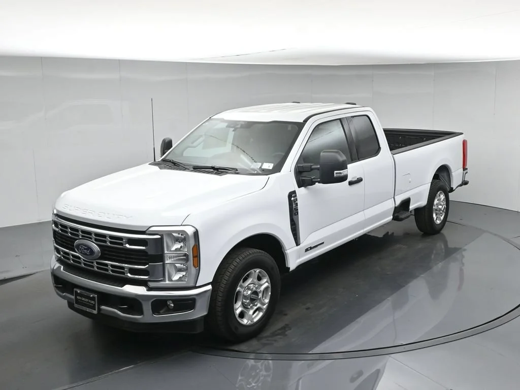 New 2026 Oxford White Ford XLT image 35