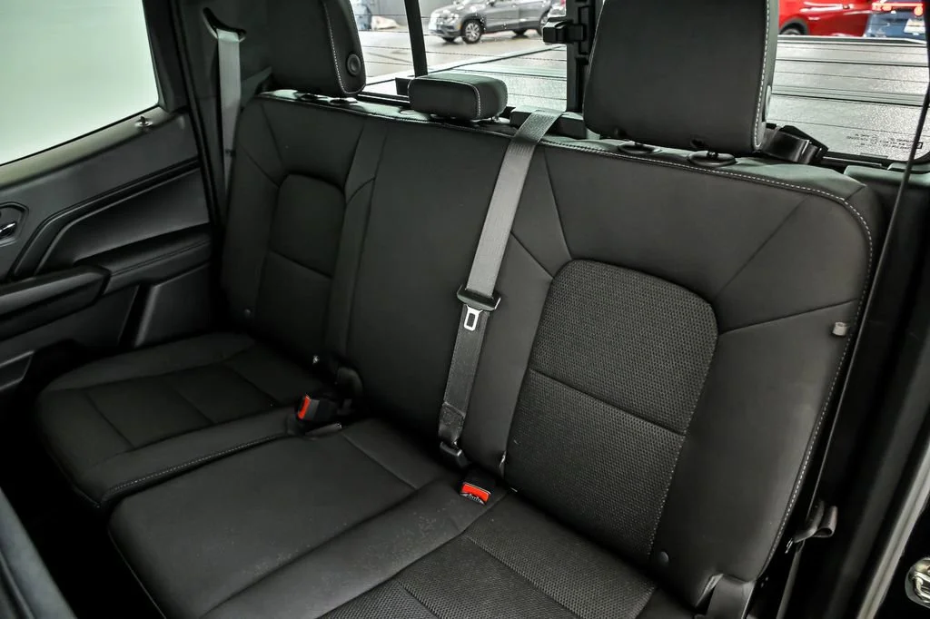 Used 2025 Onyx Black GMC Elevation image 13