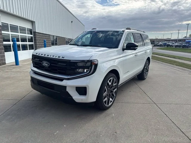 New 2027 Star White Metallic Tri-Coat Ford Platinum image 10