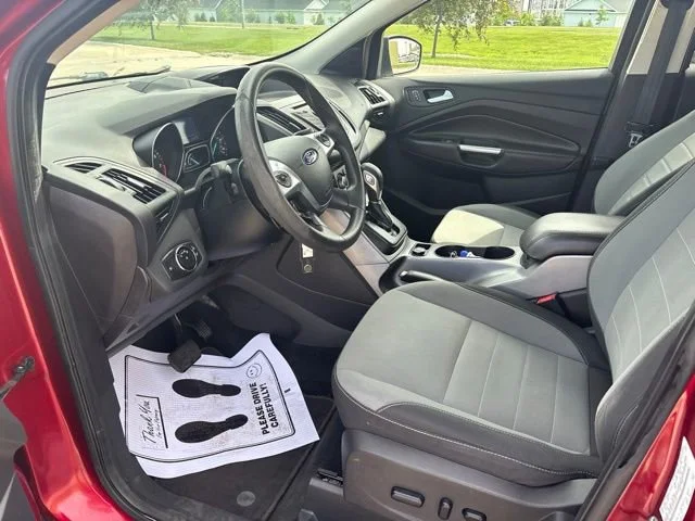 Used 2014 Red Ford SE image 2