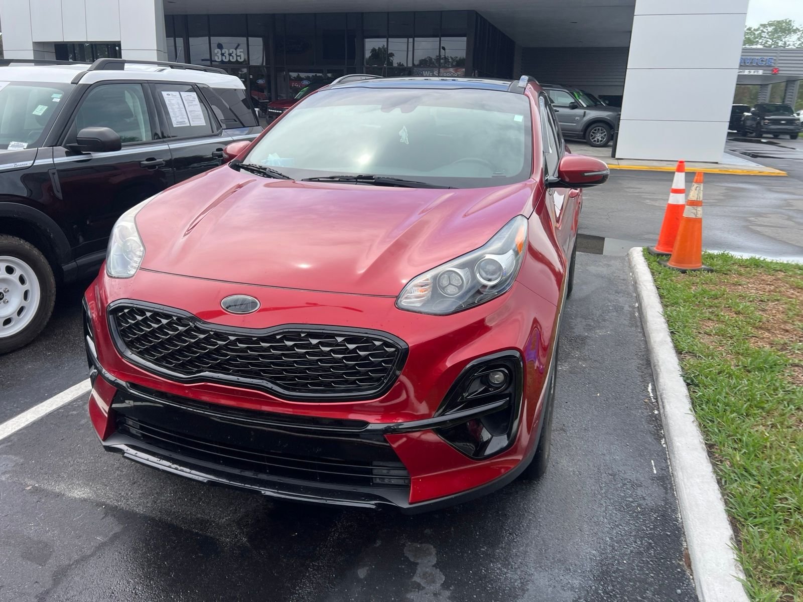 Used 2022 Red Kia Nightfall image 4