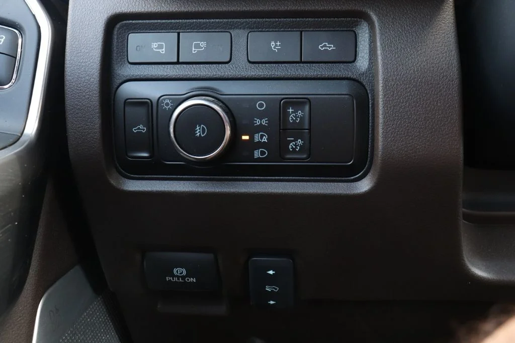 Used 2024 White Ford King Ranch image 31