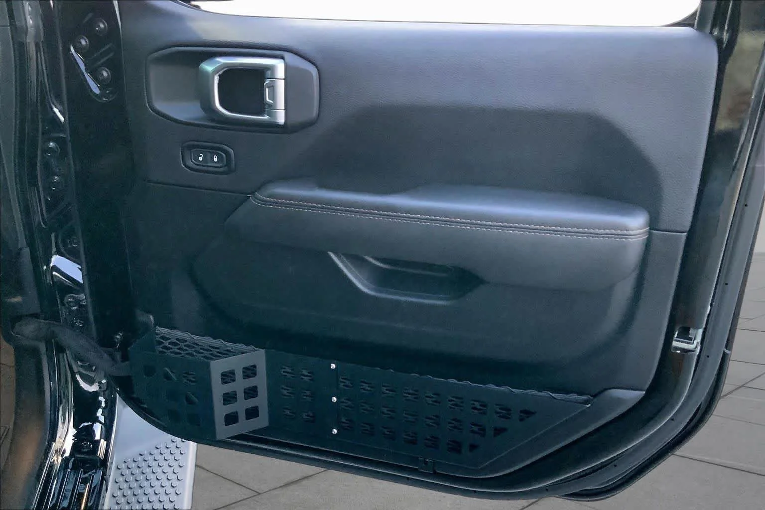 Used 2023 Black Clearcoat Jeep High Altitude image 33