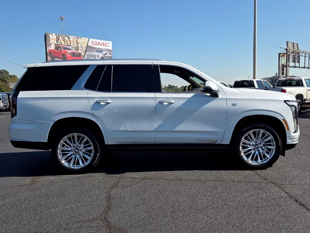 Used 2026 Vibrant White Tricoat Cadillac Luxury image 17