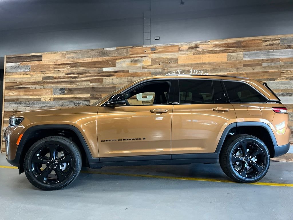 New 2026 Copper Shino Metallic Clear-Coat Exterior Paint Jeep Limited image 17