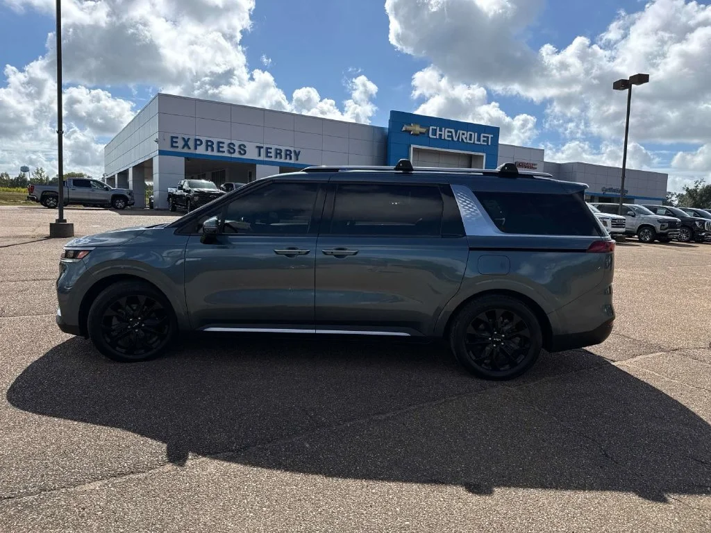 Used 2023 Blue Kia SX Prestige image 4