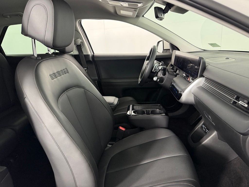Used 2025 White Hyundai SEL image 33