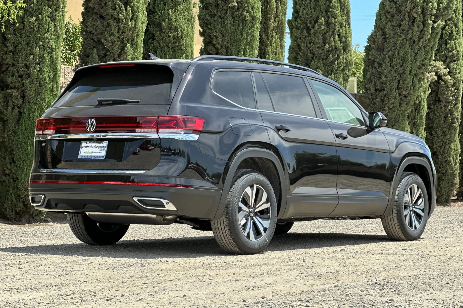 New 2026 Deep Black Pearl Volkswagen 2.0T SE image 4