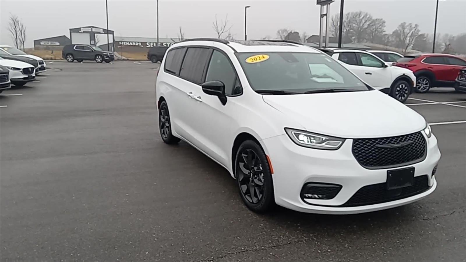 Used 2024 Chrysler Pacifica Limited with VIN 2C4RC1GG4RR117056 for sale in Kansas City