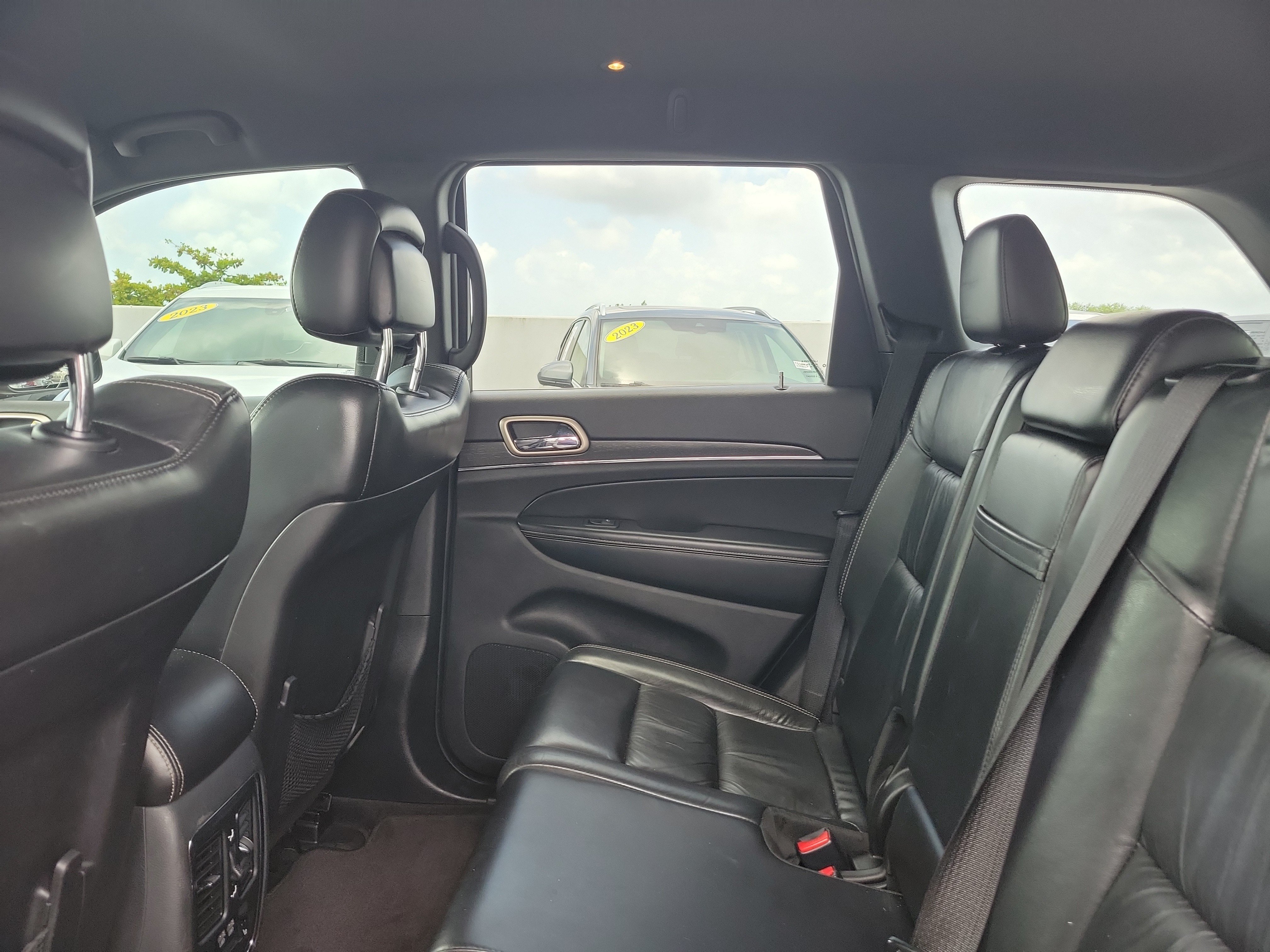 Used 2016 Brilliant Black Crystal Pearlcoat Jeep Limited image 13