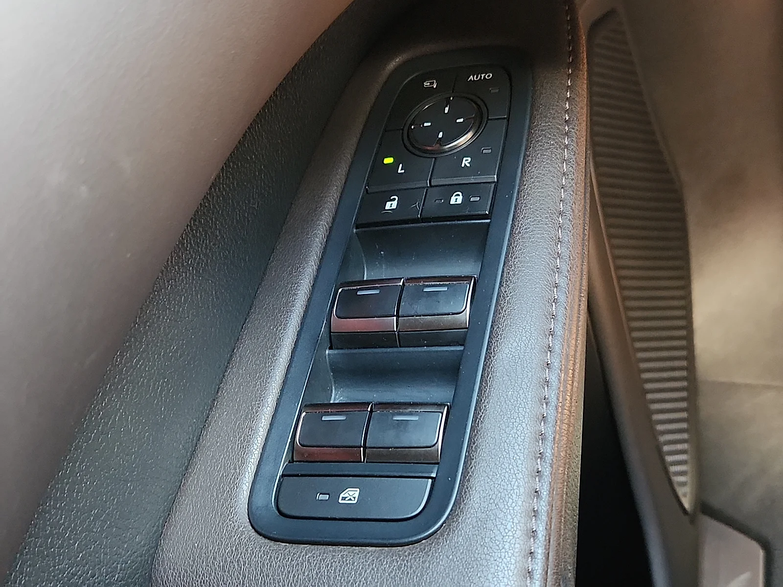 Used 2023 White Lexus 350 Luxury image 22