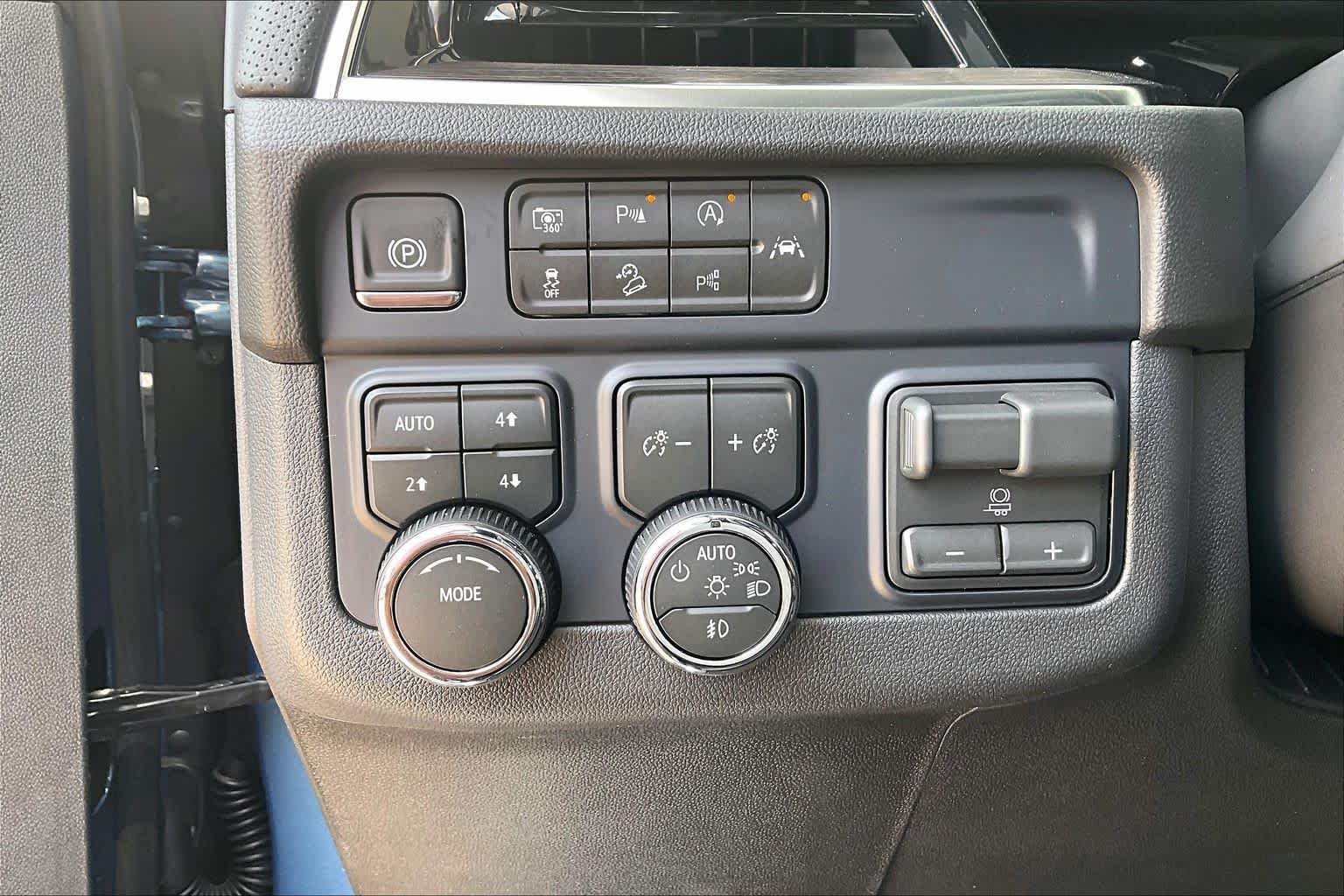 2026 Chevrolet Suburban Premier - Photo 17
