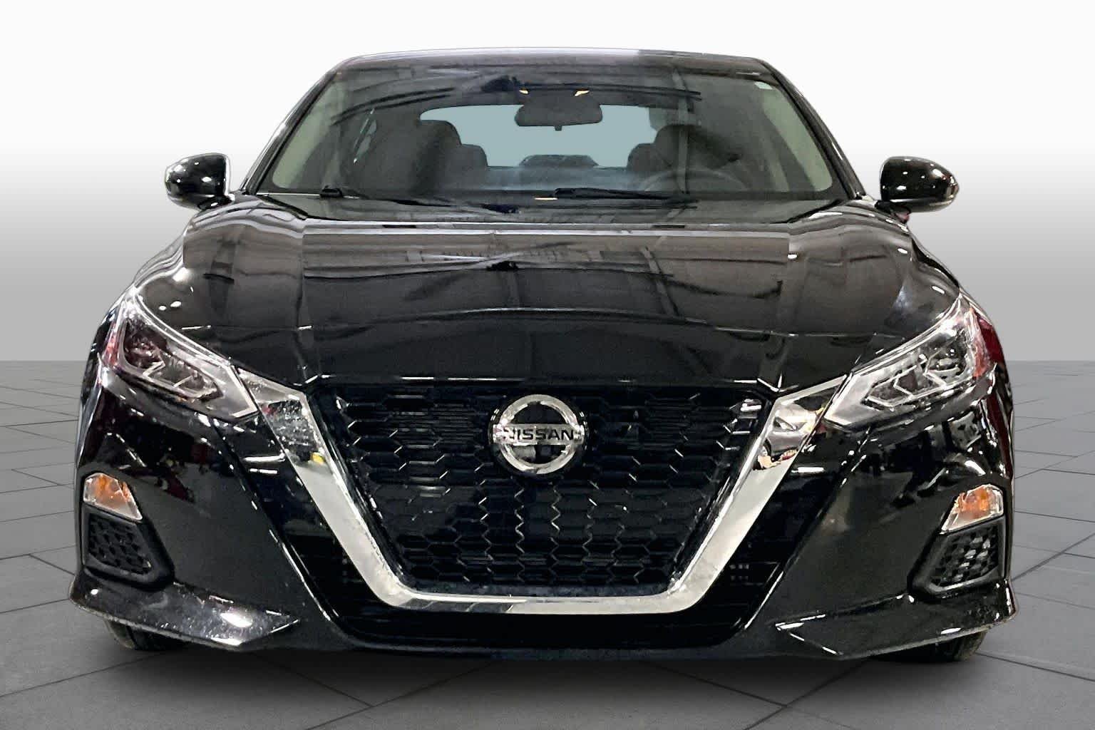 Used 2021 Super Black Nissan 2.5 SV image 4