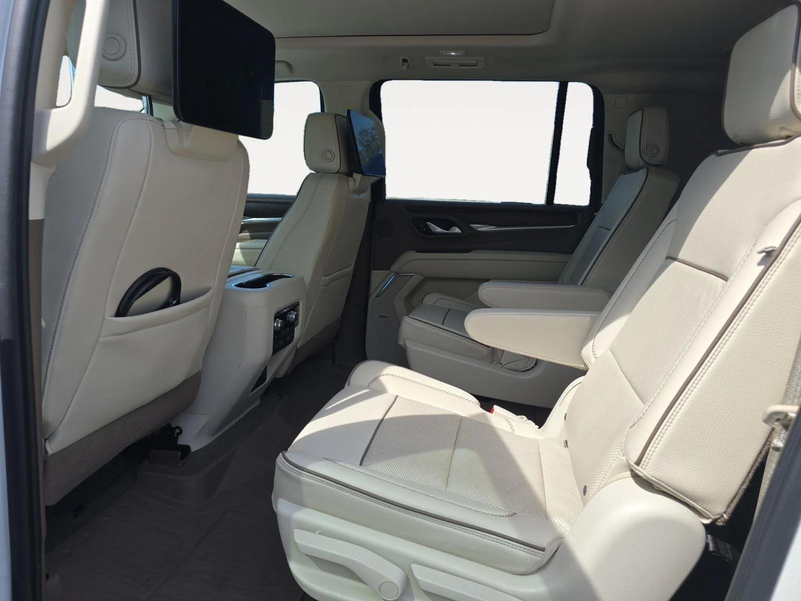 Used 2021 White Frost Tricoat GMC Denali image 19