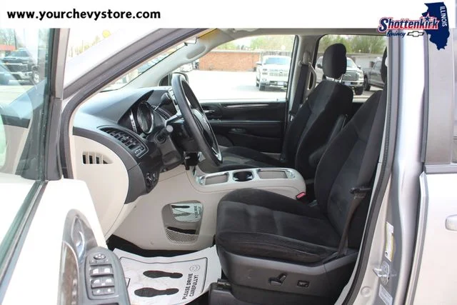 Used 2016 Silver Dodge SXT image 10
