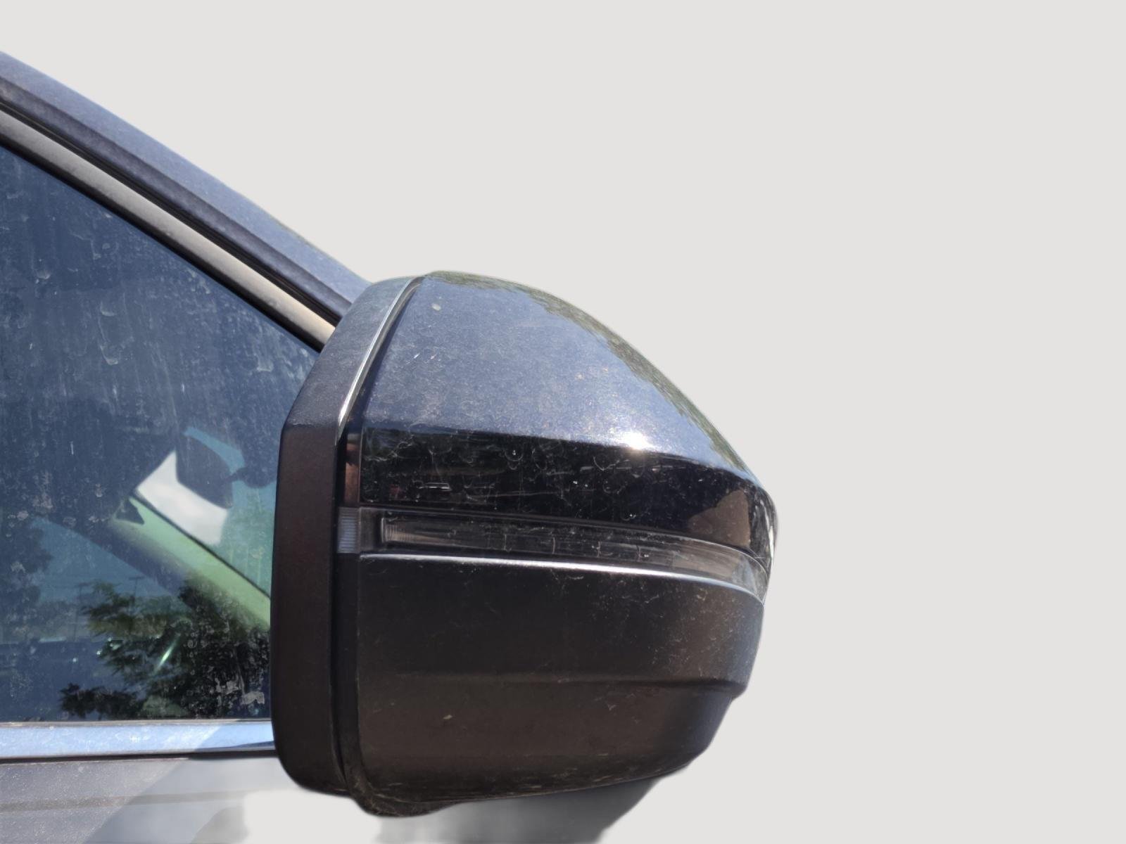 Used 2019 Deep Black Pearl Volkswagen 3.6L V6 SE image 22