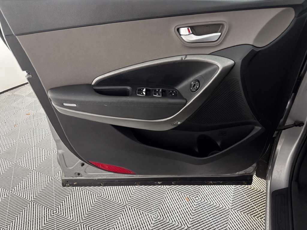 Used 2018 Gray Hyundai SE image 10