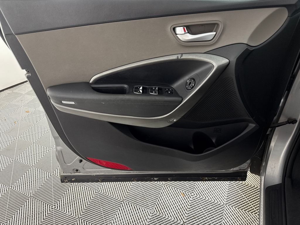 Used 2018 Gray Hyundai SE image 10