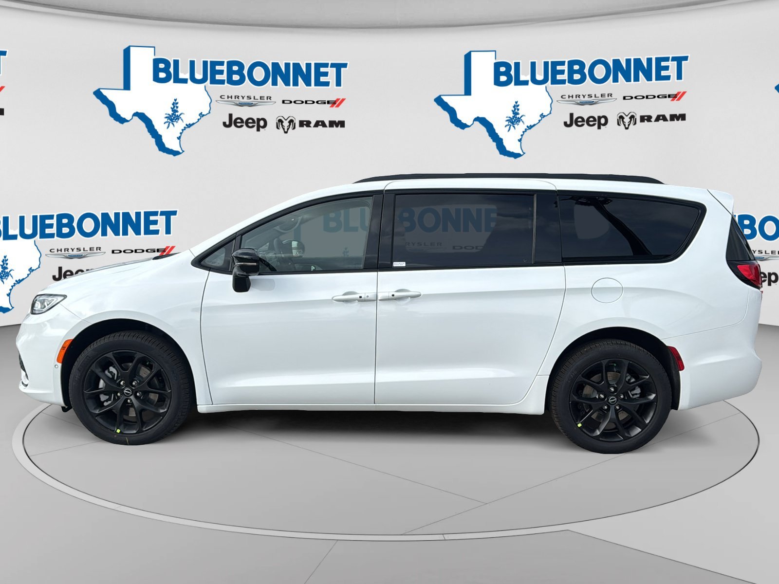2026 Chrysler Pacifica Limited - Photo 8