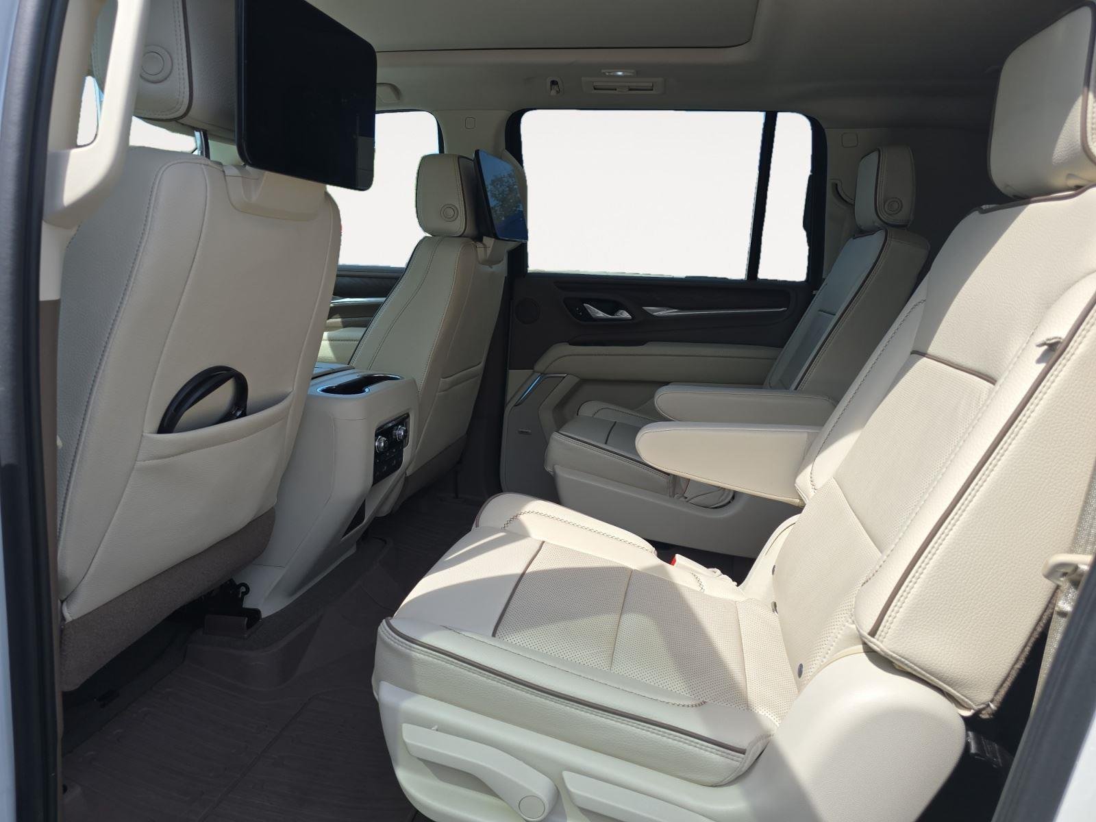 Used 2021 White Frost Tricoat GMC Denali image 19