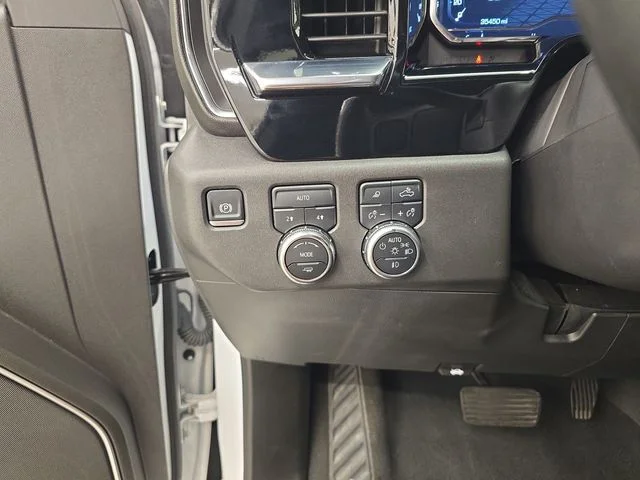 Used 2025 Summit White GMC SLT image 31
