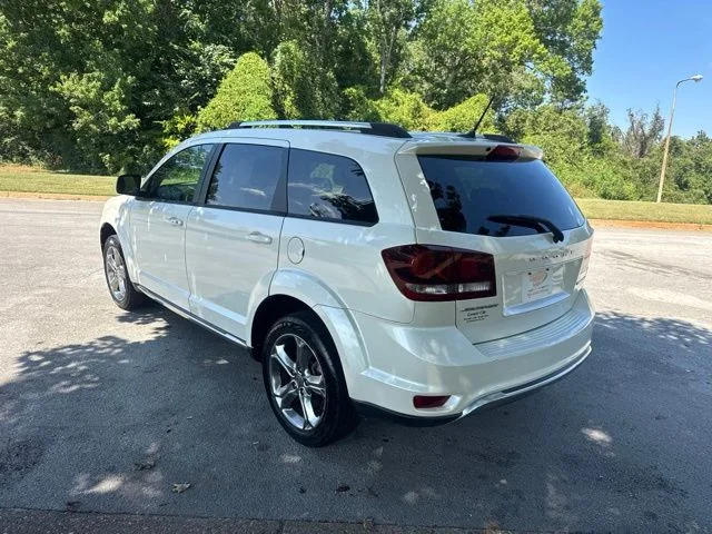 Used 2016 White Dodge Crossroad image 5