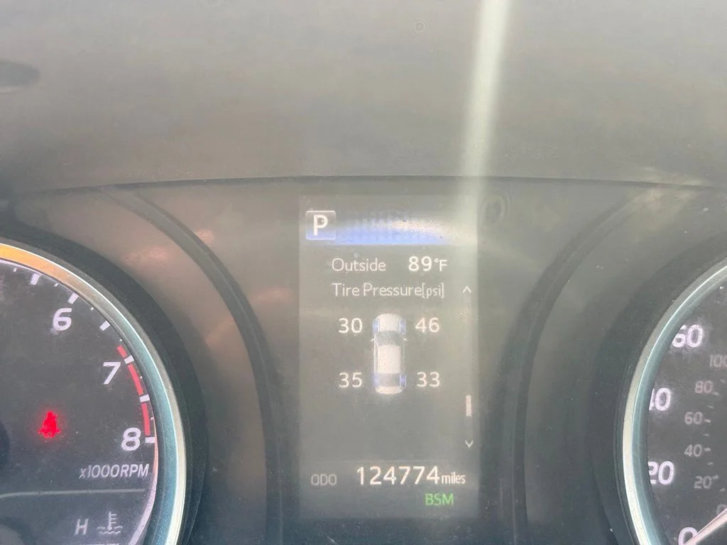 Used 2018 Gray Toyota SE image 16