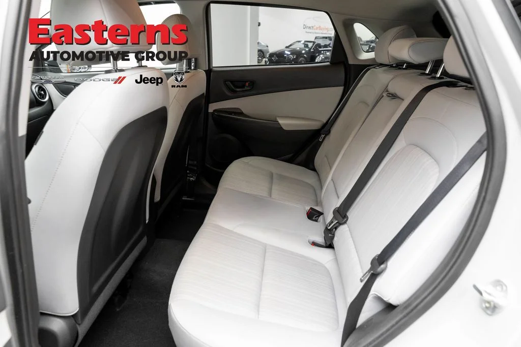 Used 2022 Silver Hyundai SEL image 21