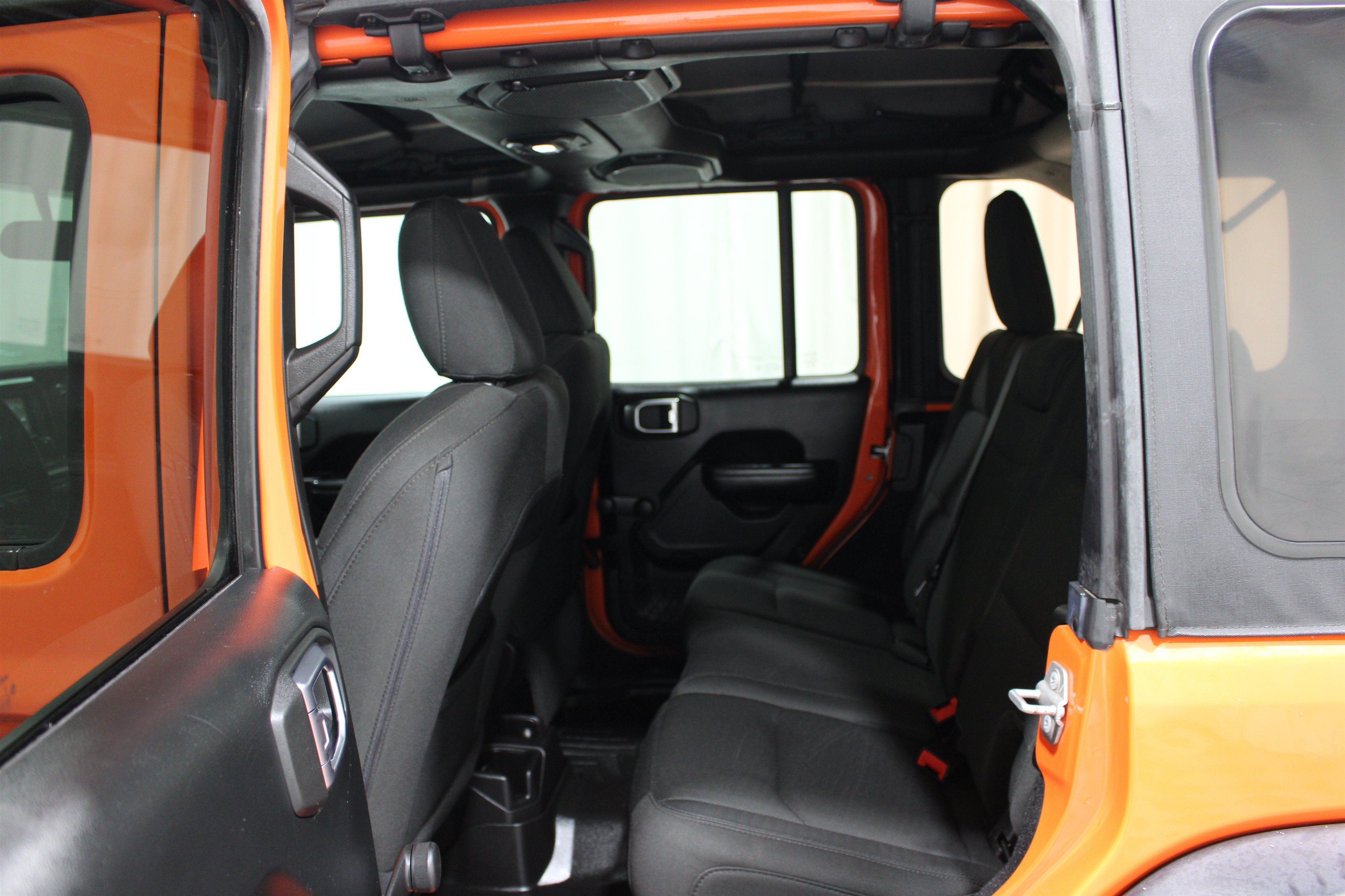 Used 2018 Punkn Metallic Clearcoat Jeep Sport image 17