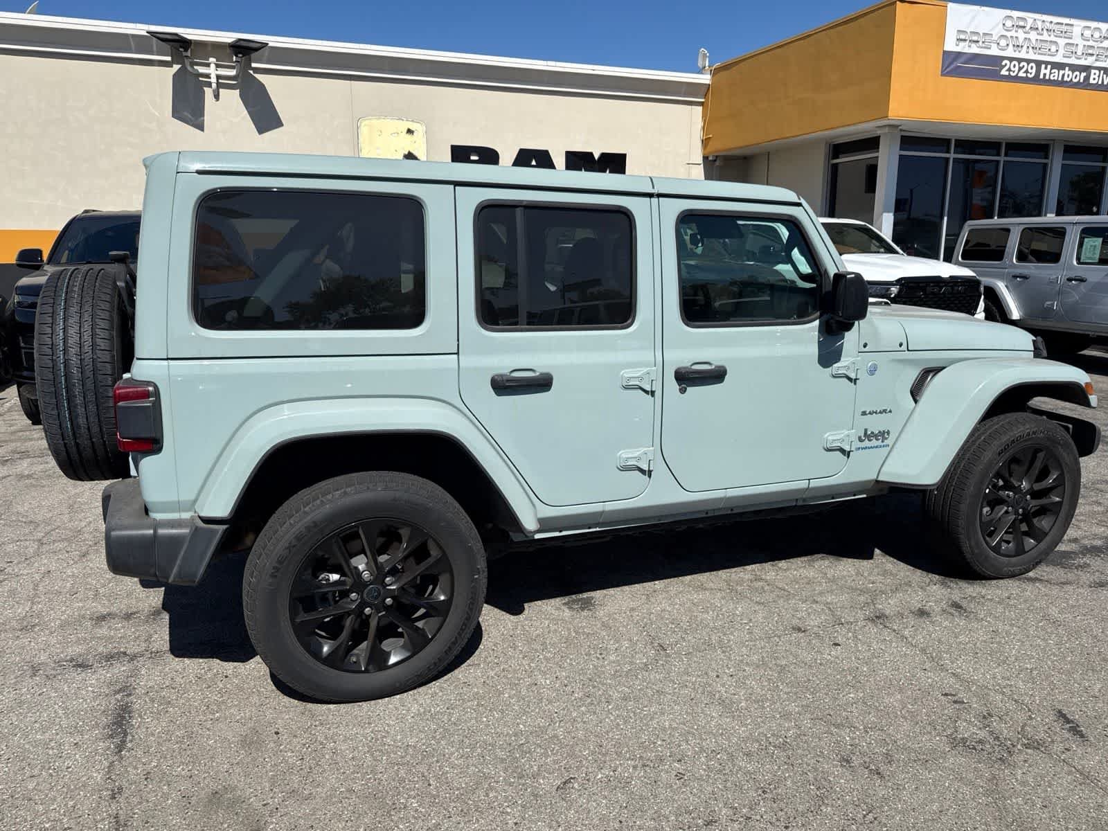 Used 2024 Earl Clearcoat Jeep Sahara image 12