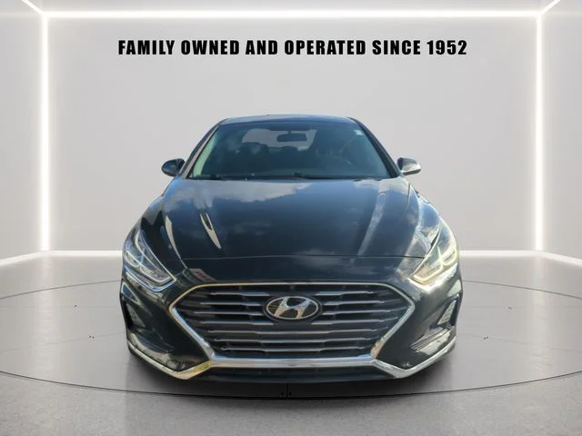 Used 2019 Black Hyundai SE image 8