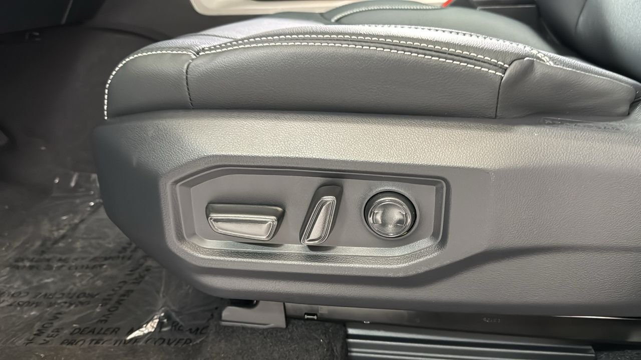 2026 Toyota Tundra Limited - Photo 14