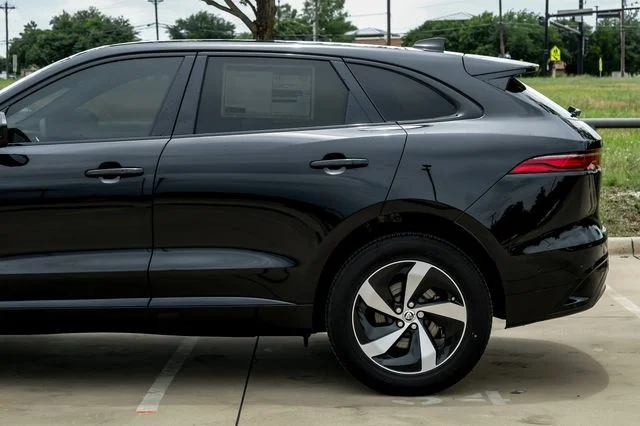 2026 Jaguar F-Pace R-Dynamic S - Photo 13