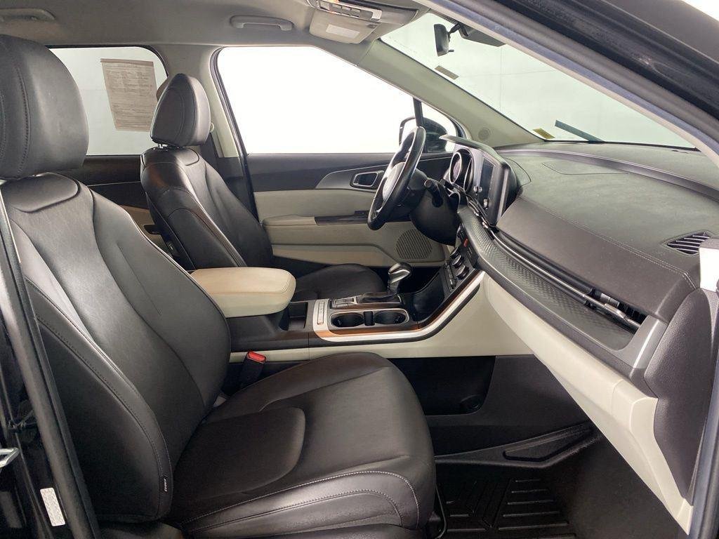 Used 2022 Aurora Black Kia LXS image 25