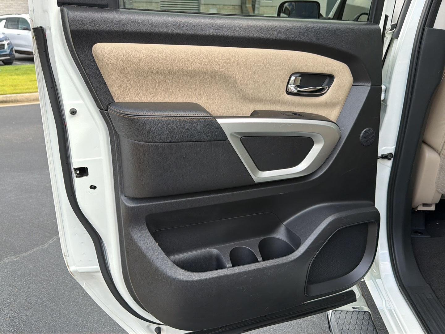 Used 2018 Pearl White Nissan SL image 17