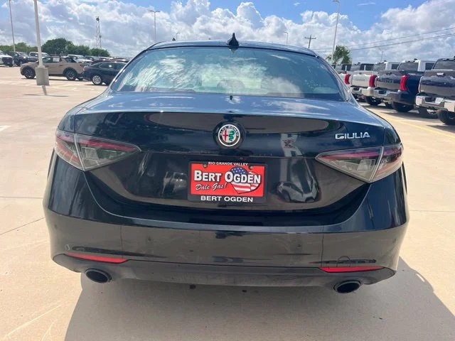 Used 2024  Alfa Romeo Base image 5