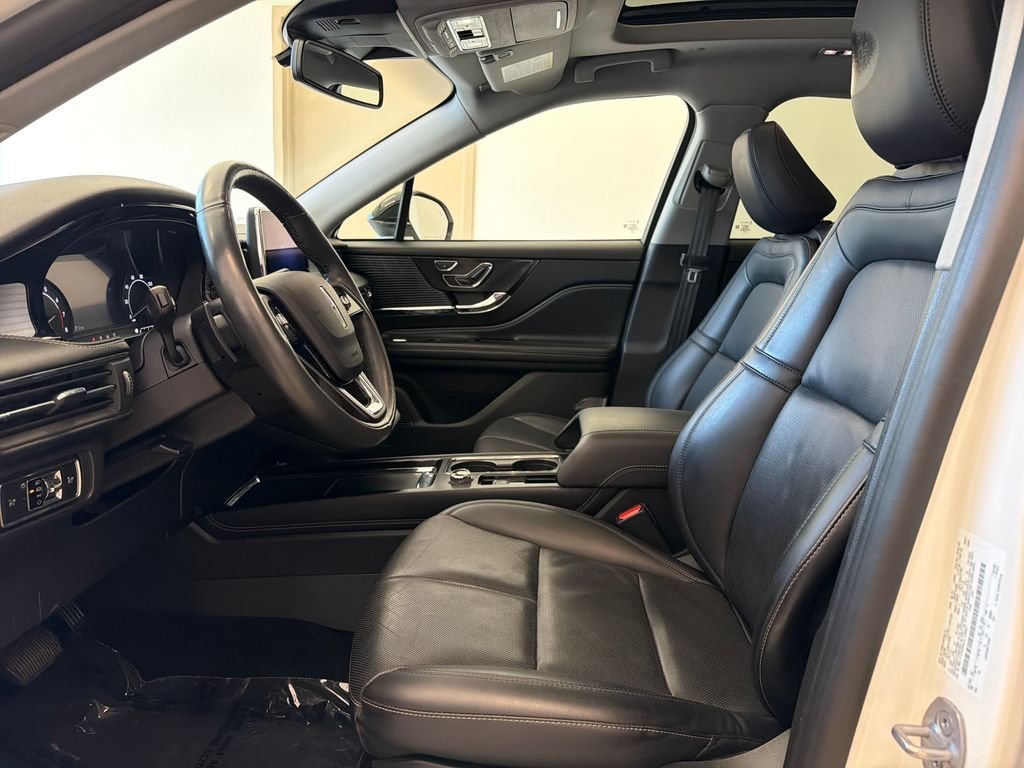 Used 2022 White Lincoln Standard image 13