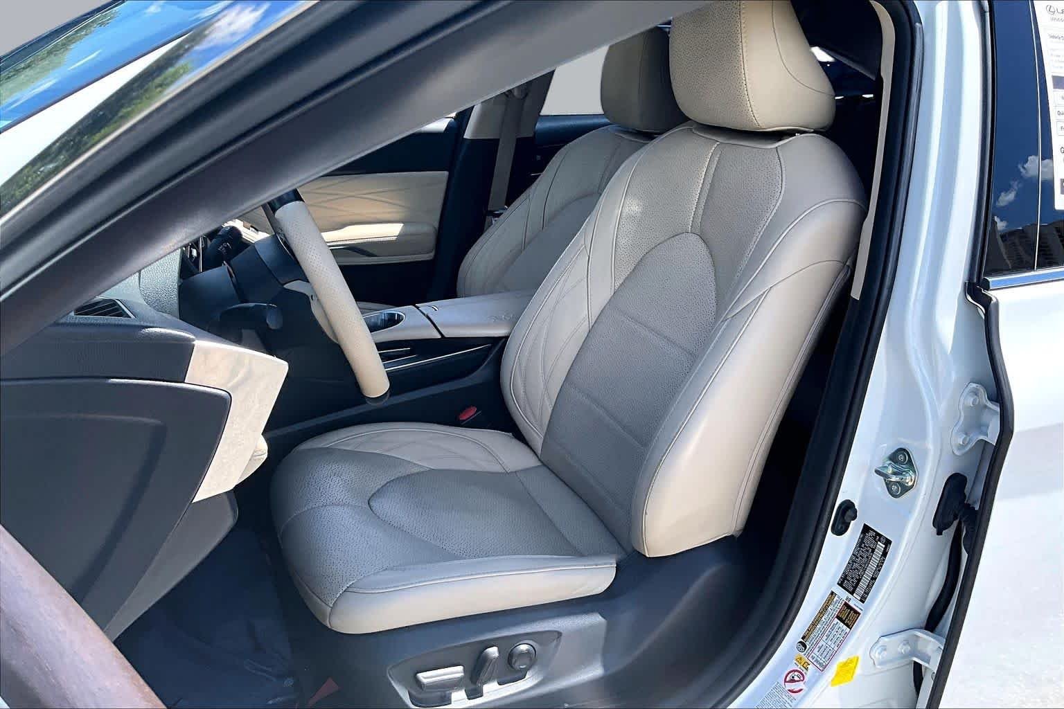 Used 2019 Wind Chill Pearl Toyota Hybrid Limited image 8