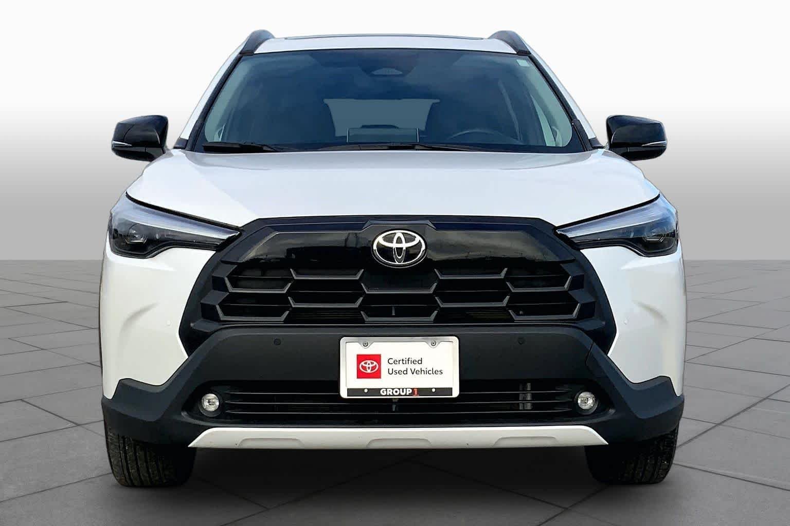 Used 2026 Wind Chill Pearl Toyota XLE image 4