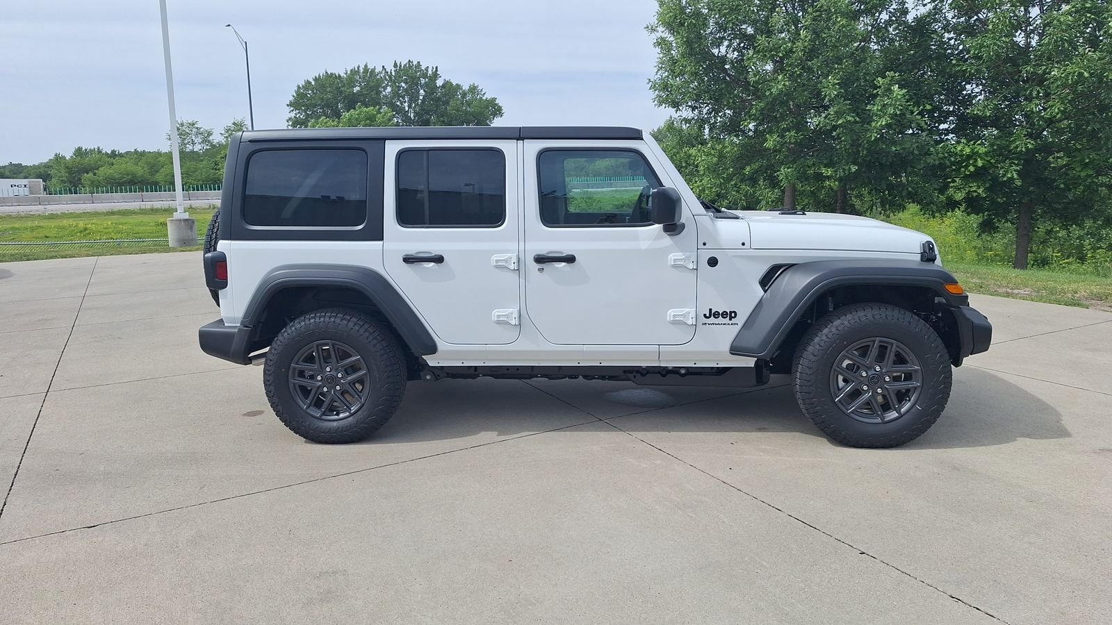 New 2026 Bright White Clear-Coat Exterior Paint Jeep Sport S image 2