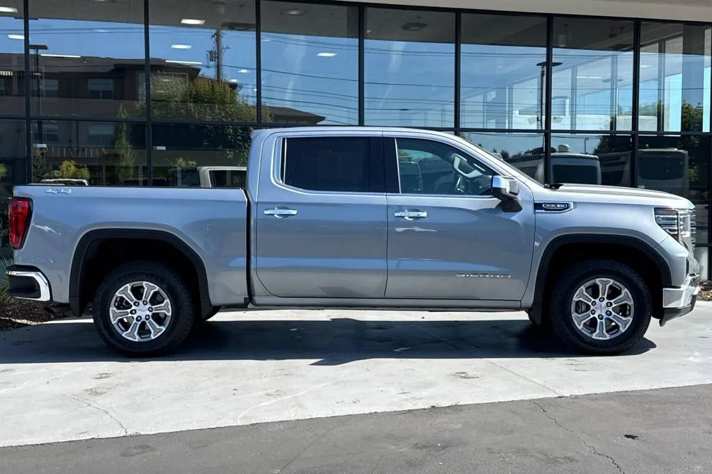 2025 GMC Sierra 1500 SLT - Photo 3